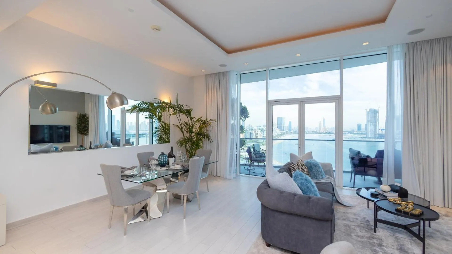 Welhome - Oceanfront Elegance 1Br Apt With Palm & Sea Views Dubai