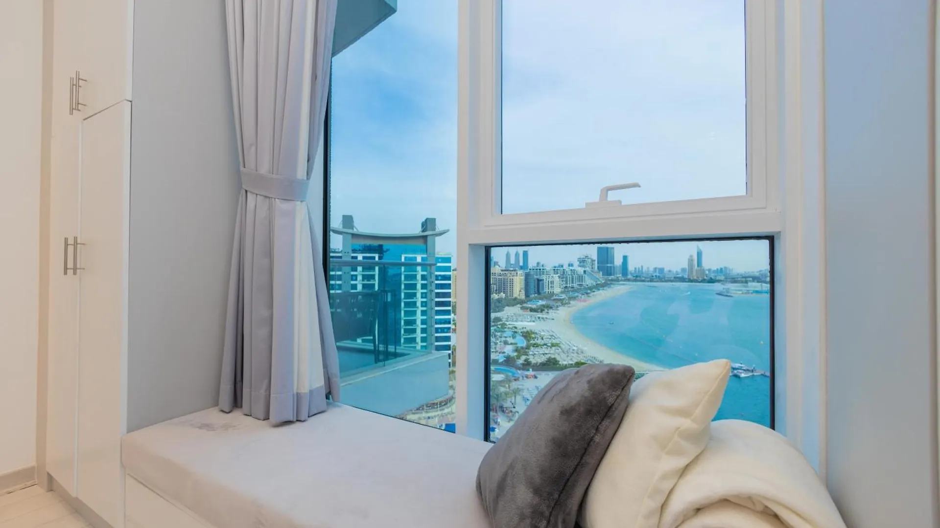 Apartment Welhome - Oceanfront Elegance 1Br Apt With Palm & Sea Views Dubai United Arab Emirates