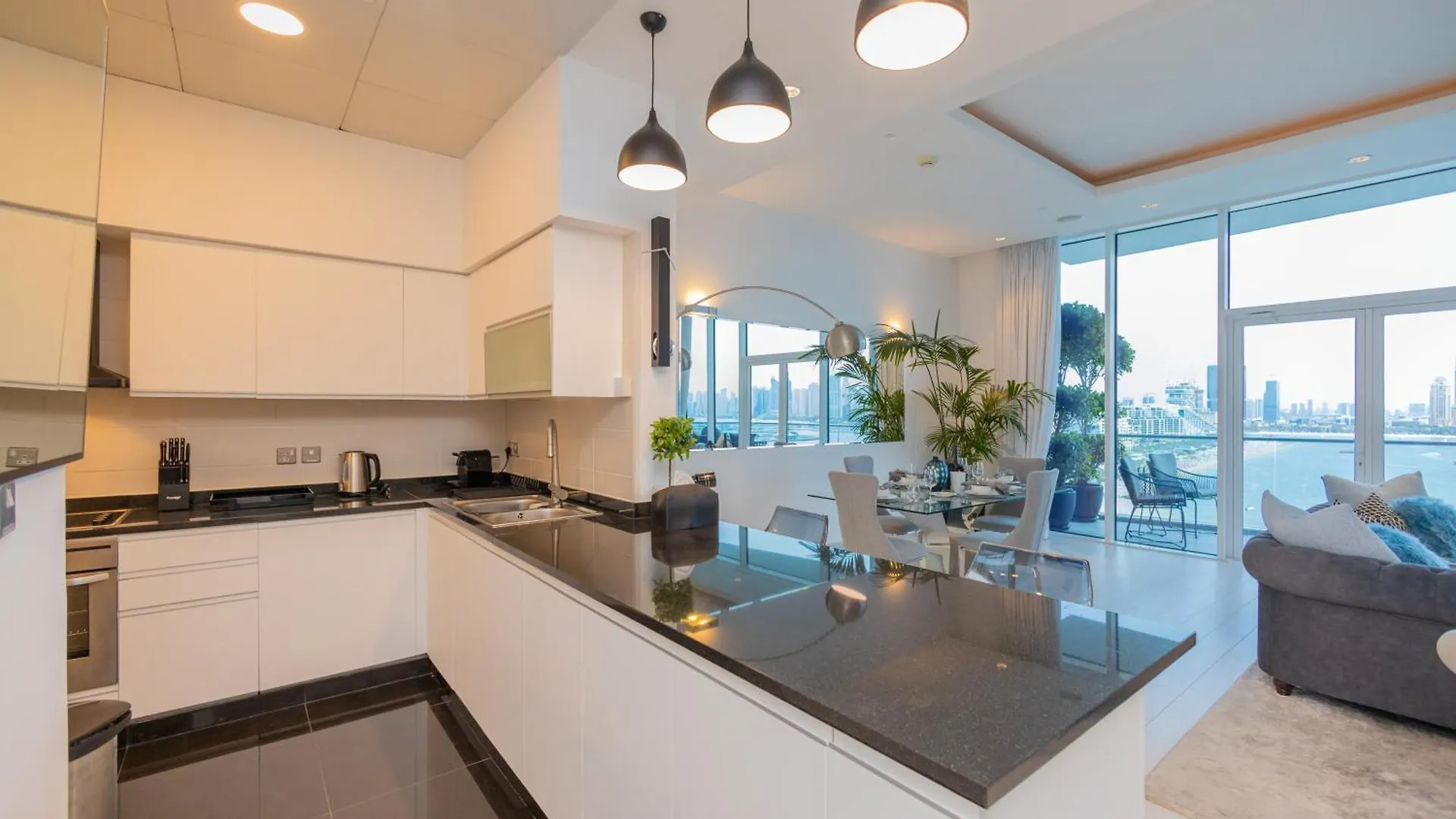 Apartment Welhome - Oceanfront Elegance 1Br Apt With Palm & Sea Views Dubai