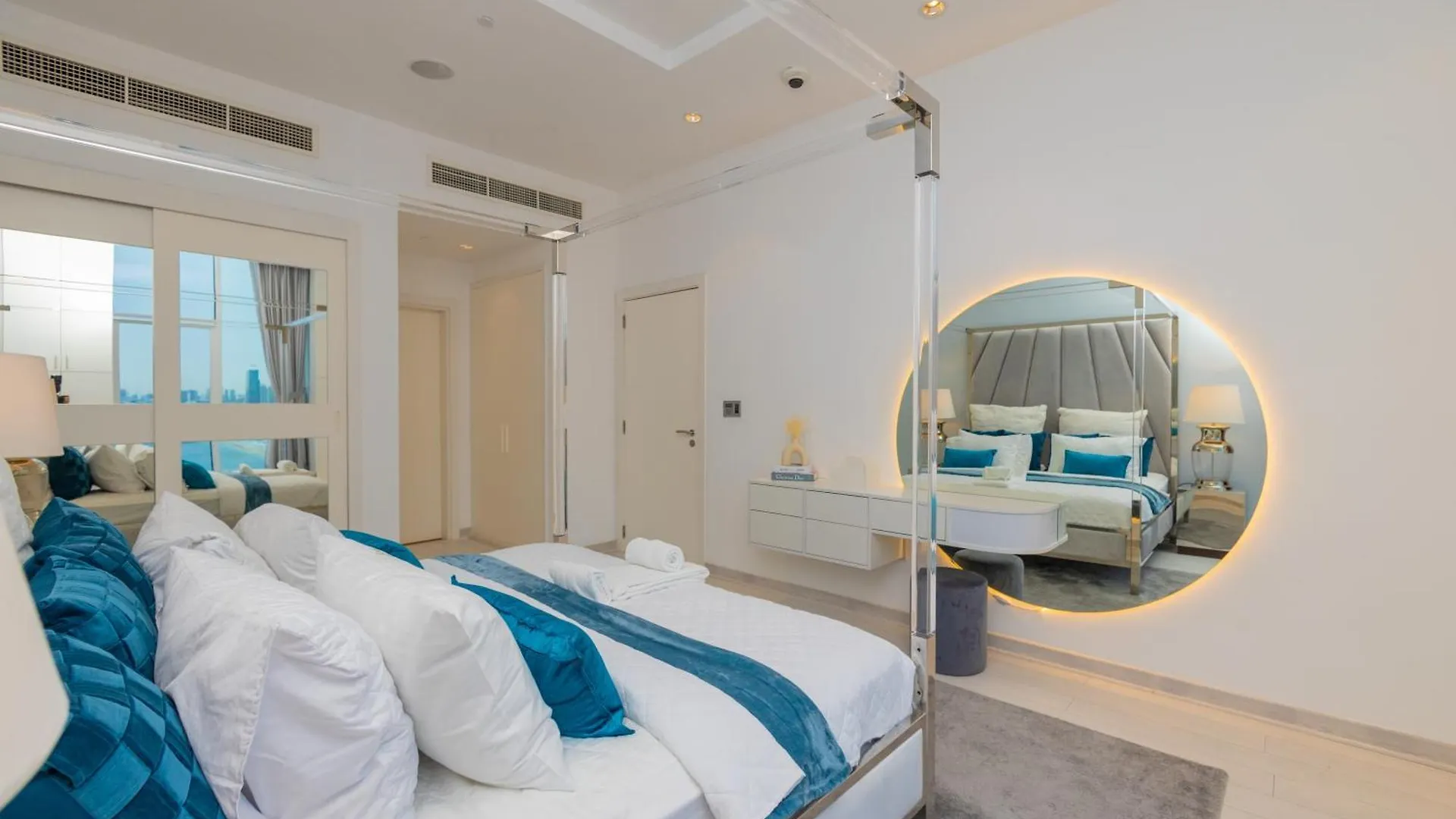Welhome - Oceanfront Elegance 1Br Apt With Palm & Sea Views Dubai Apartment