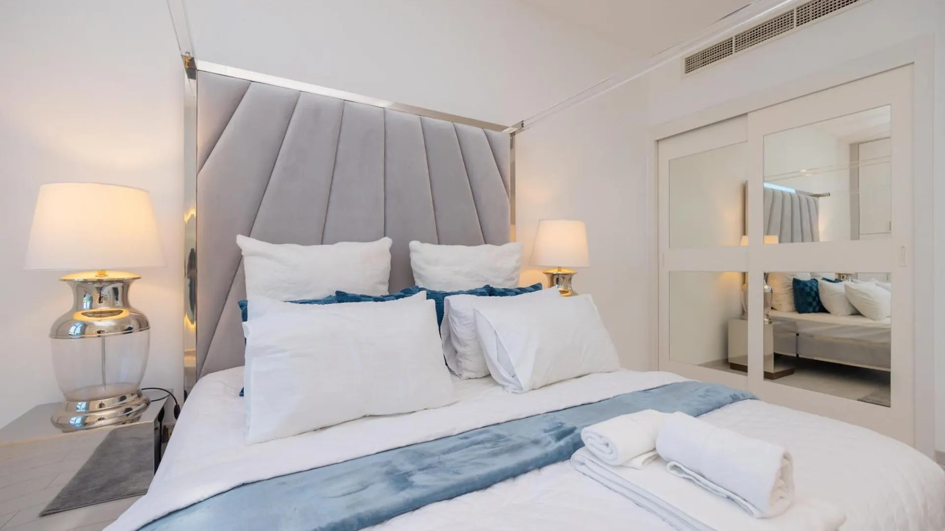 Apartment Welhome - Oceanfront Elegance 1Br Apt With Palm & Sea Views Dubai