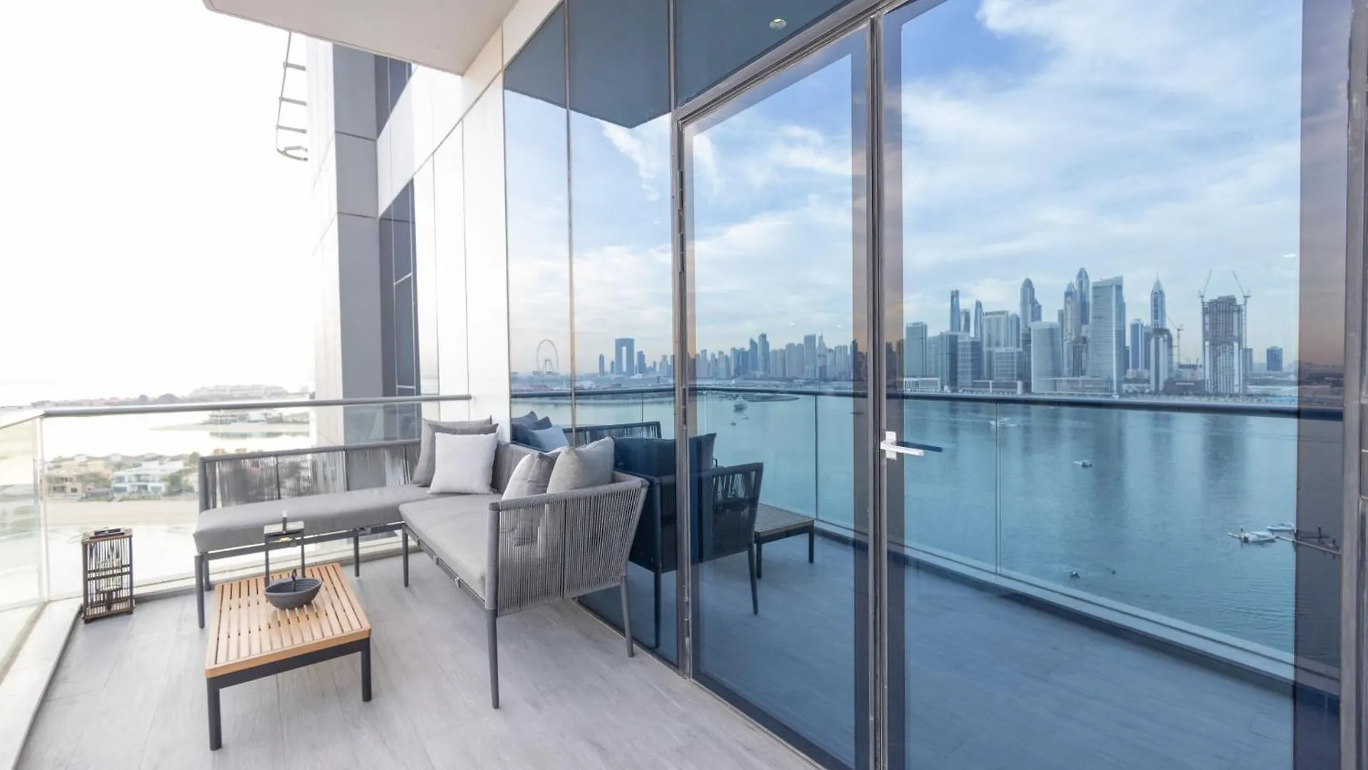Welhome - Oceanfront Elegance 1Br Apt With Palm & Sea Views Dubai Apartment
