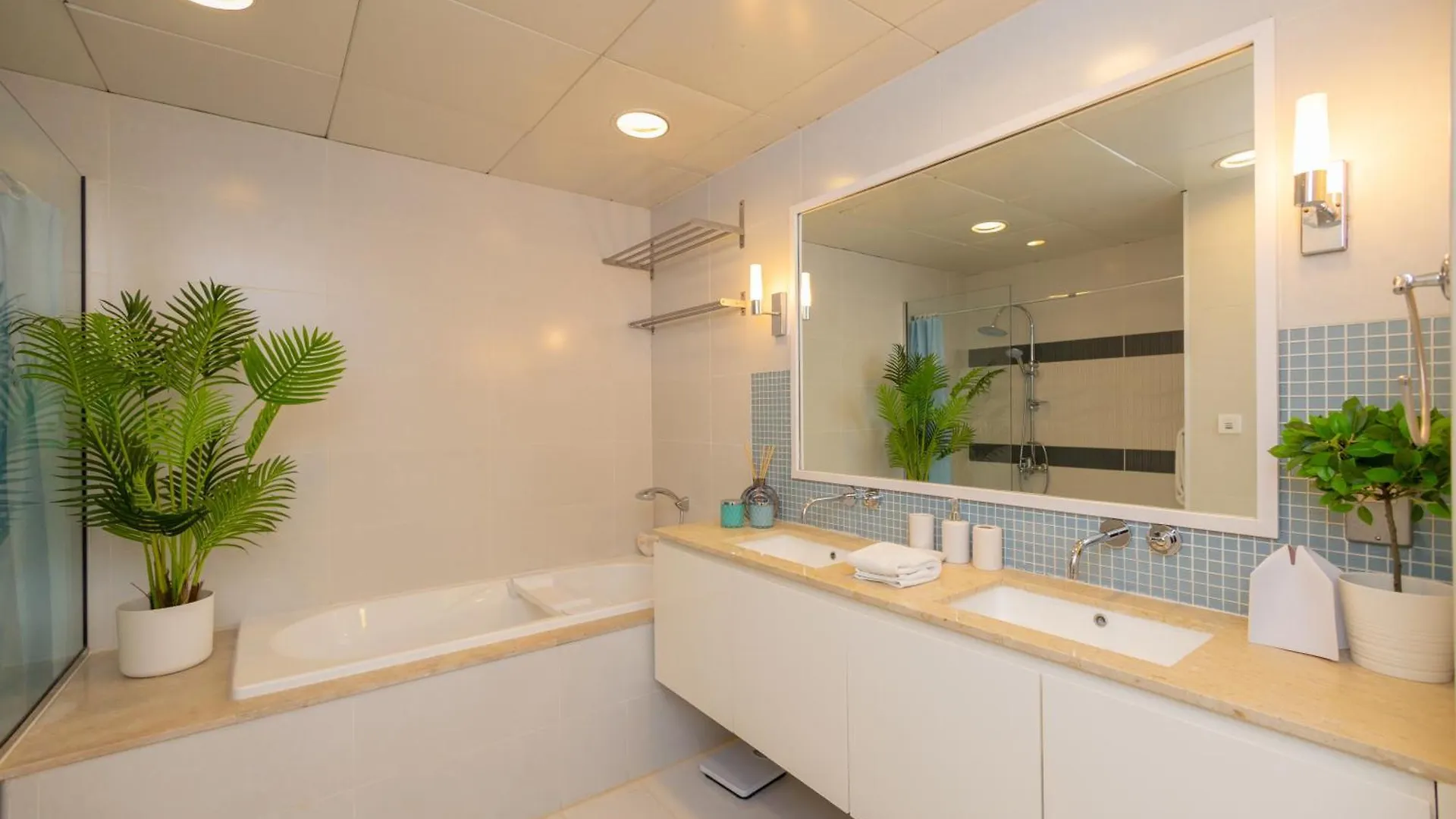 Welhome - Oceanfront Elegance 1Br Apt With Palm & Sea Views Dubai 0*,