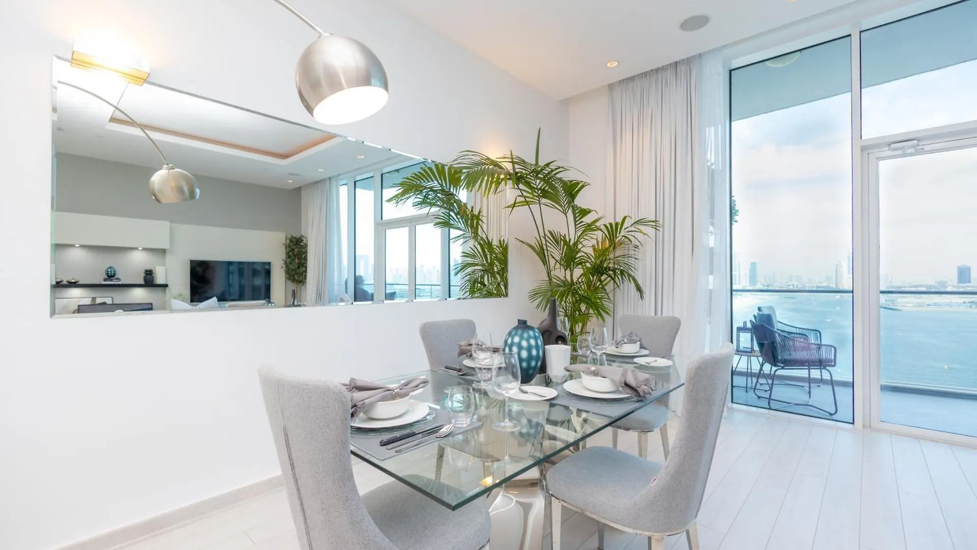 Apartment Welhome - Oceanfront Elegance 1Br Apt With Palm & Sea Views Dubai